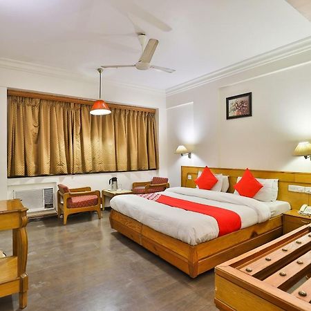 Hotel Pinnacle Ahmedabad Exterior photo