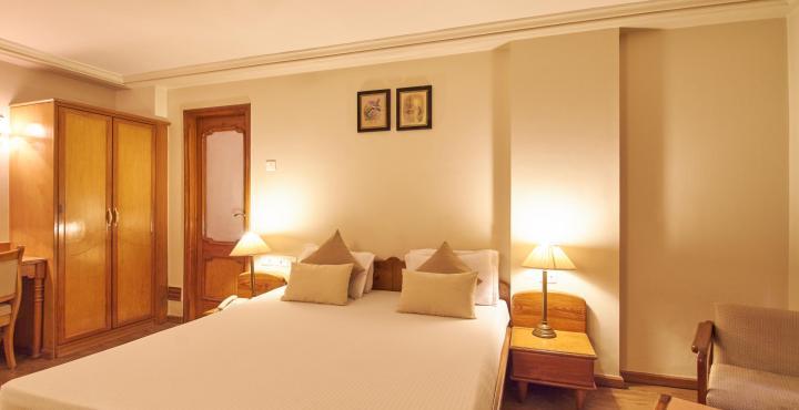 Hotel Pinnacle Ahmedabad Exterior photo