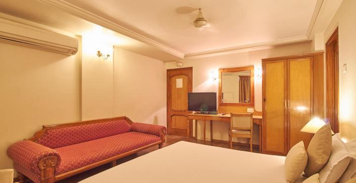 Hotel Pinnacle Ahmedabad Exterior photo