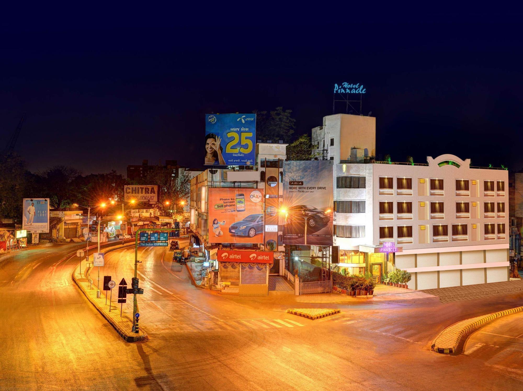 Hotel Pinnacle Ahmedabad Exterior photo